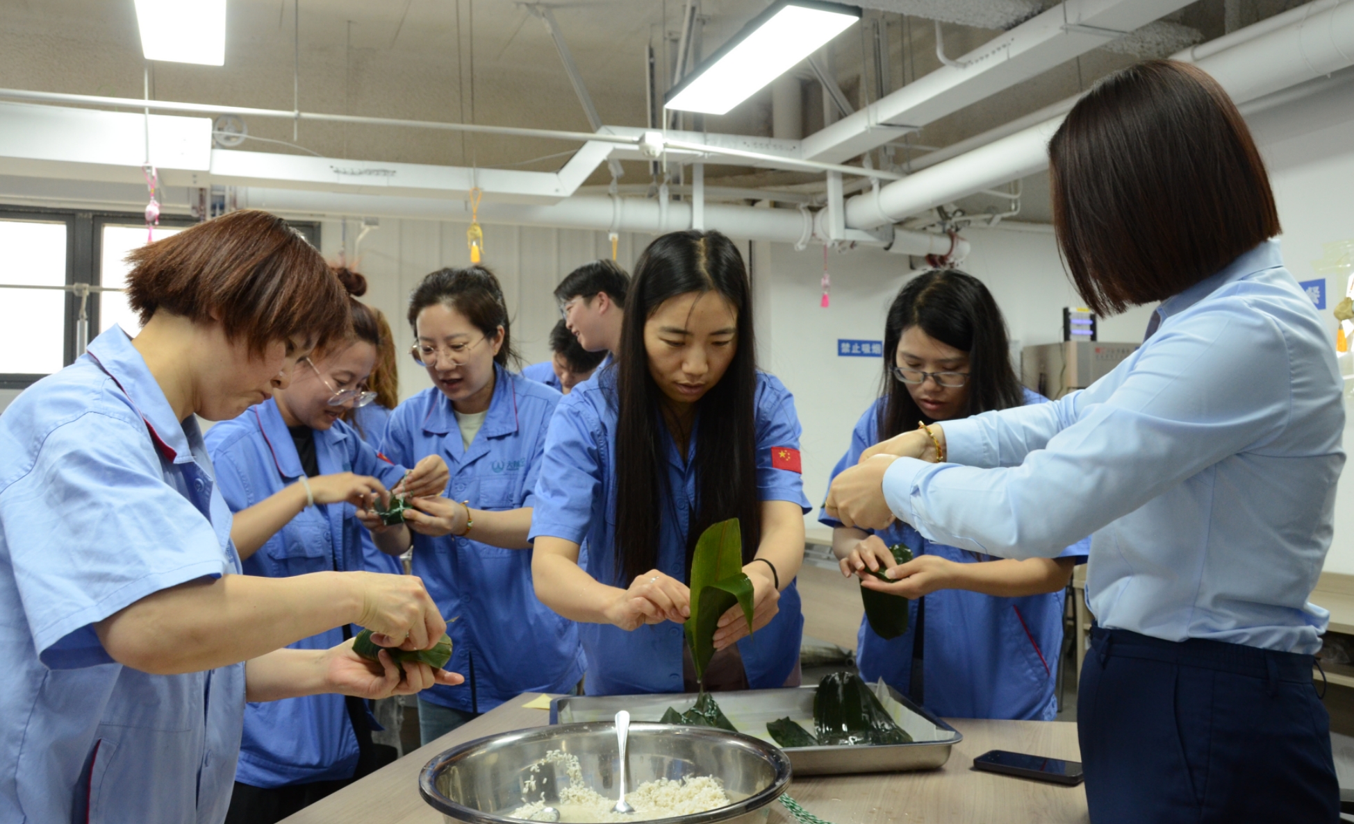 粽香传情 共庆端午——公司举办端午节集体活动