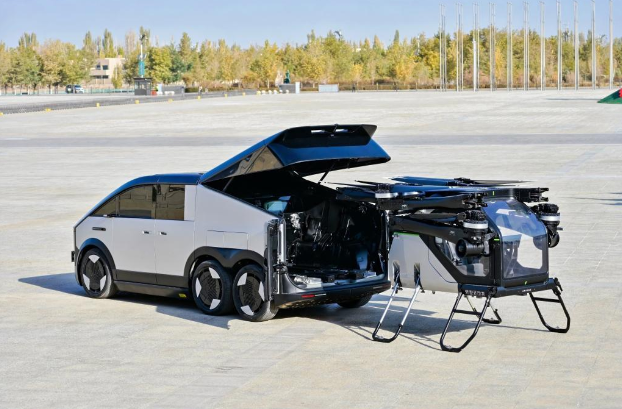 甘肃敦煌：坐着“飞的”游敦煌 低空经济打造西北旅游新业态