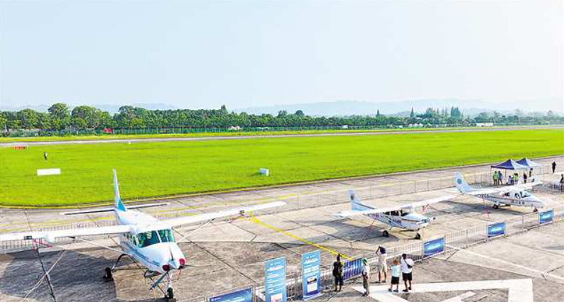 重庆：17条举措助力低空经济飞得稳飞得高